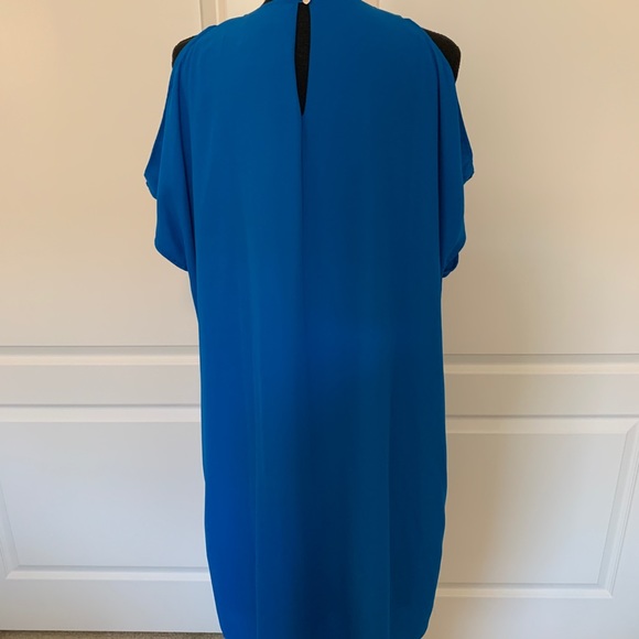 💙 Beautiful Blue Dress 💙 - Picture 6 of 9